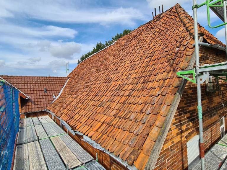 Dachsanierung und Fachwerkerneuerung - Bild 1